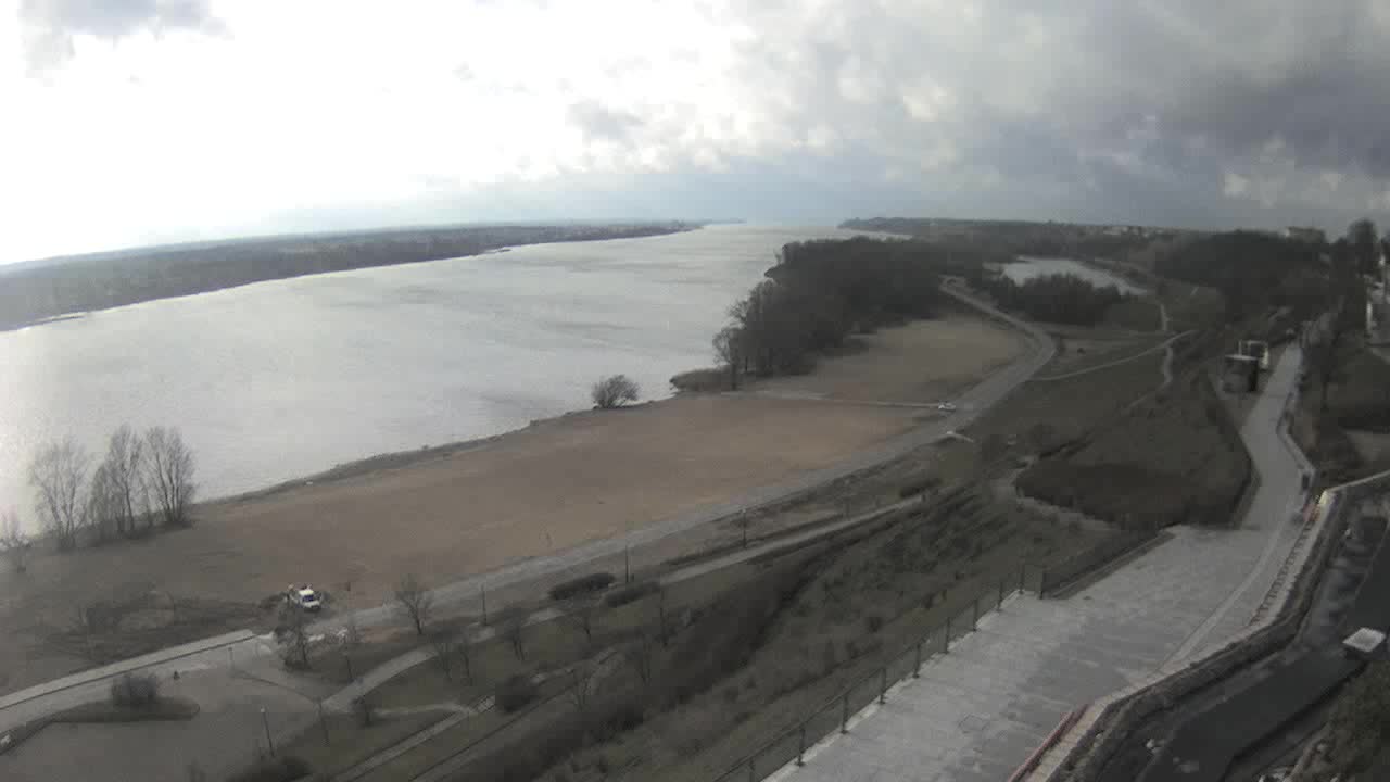 Obraz z kamery na plażę nad Wisłą w Płocku w dniu 2019-03-09 14:56