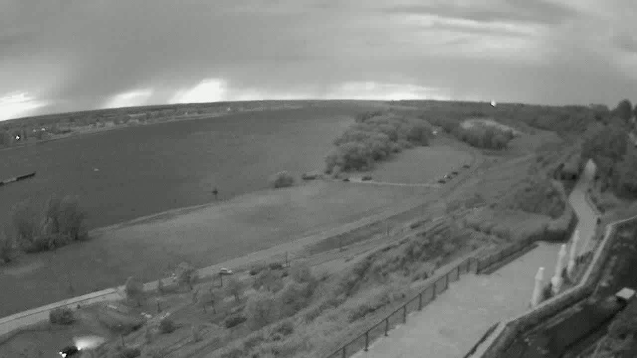 Obraz z kamery na plażę nad Wisłą w Płocku w dniu 2019-06-20 21:21